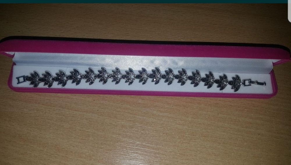 Продам красивый браслет на руку проба 925