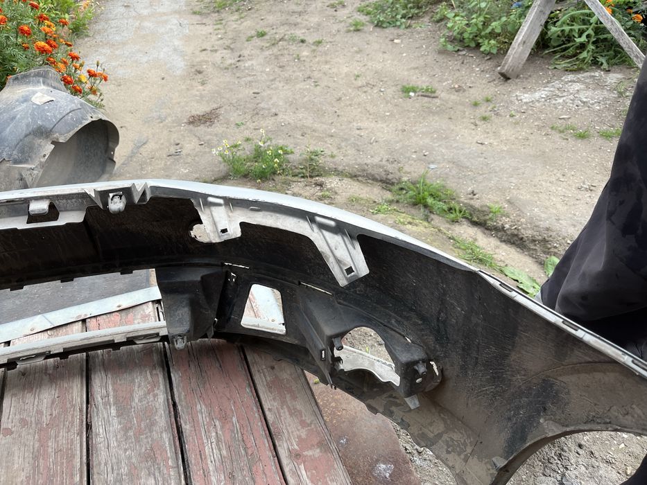 Бампер и подкрылок поло.