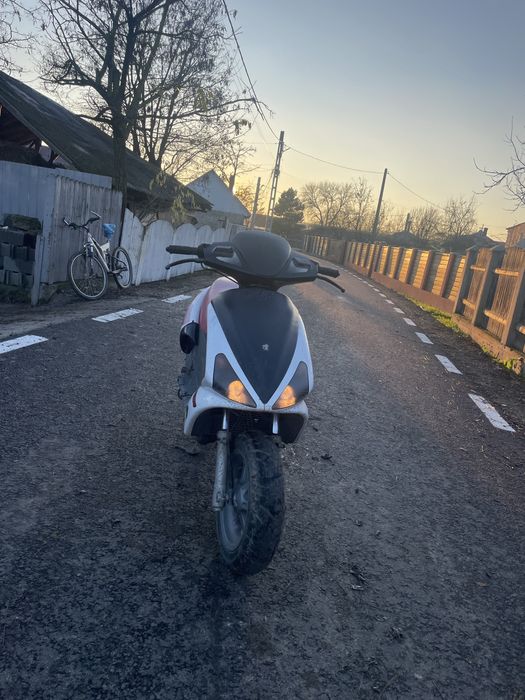 Vand doua motoare si un scuter