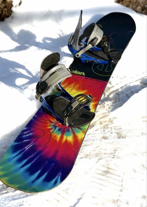 Продам новый сноуборд с креплениями