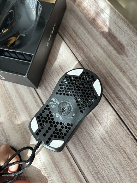 Mouse gaming glorious model 0 nou