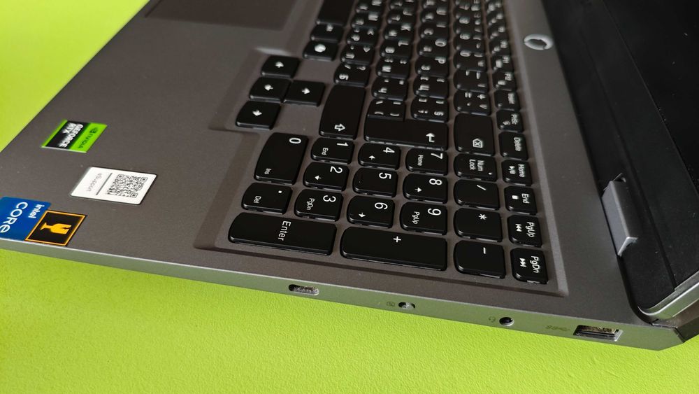 Продавам Геймърски Лаптоп Lenovo LOQ 15IAX9/i5-12450HX/RTX3050 6GB/64GB RAM/1.5TB NVMe/IPS 144Hz/Още е в Гаранция