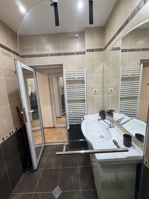 Дава се под наем Тристаен апартамент в София, Медицинска академия - 94 кв.м за 957.27 € - Снимка #11