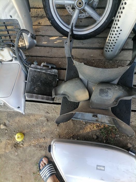 Части за aprilia scarabeo
