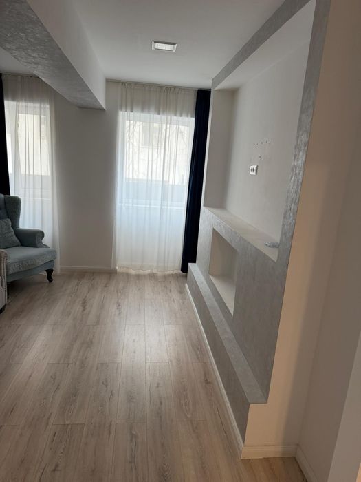 Inchiriez apartament