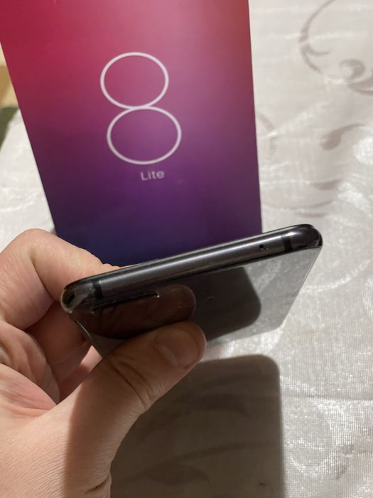 Mi 8 lite 64 гб.