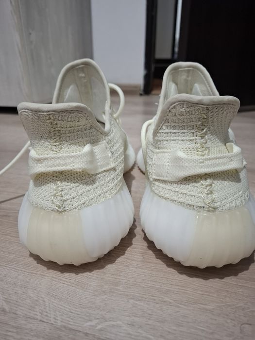 Vând Yeezy Boost 350