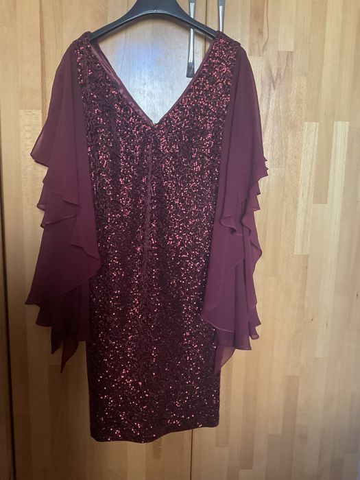 Кадифе,цялата с шити пайети рокля JUNONA,с ръкав пеперуда,размер М