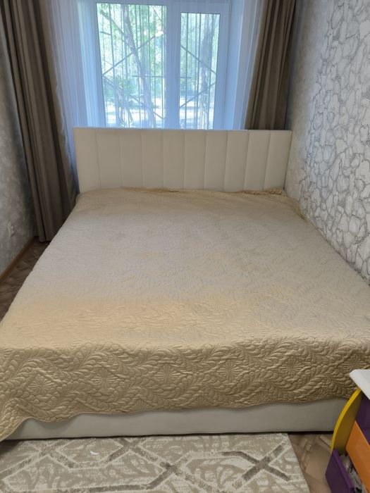 Продам кровать с матрасом 180*200