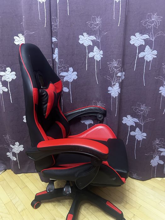 Игровое компьютерное кресло