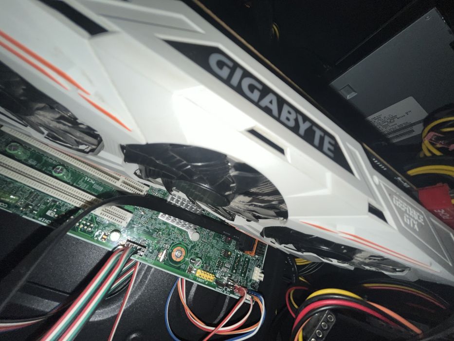 Placa video GTX 1080ti 11GB Gigabyte White
