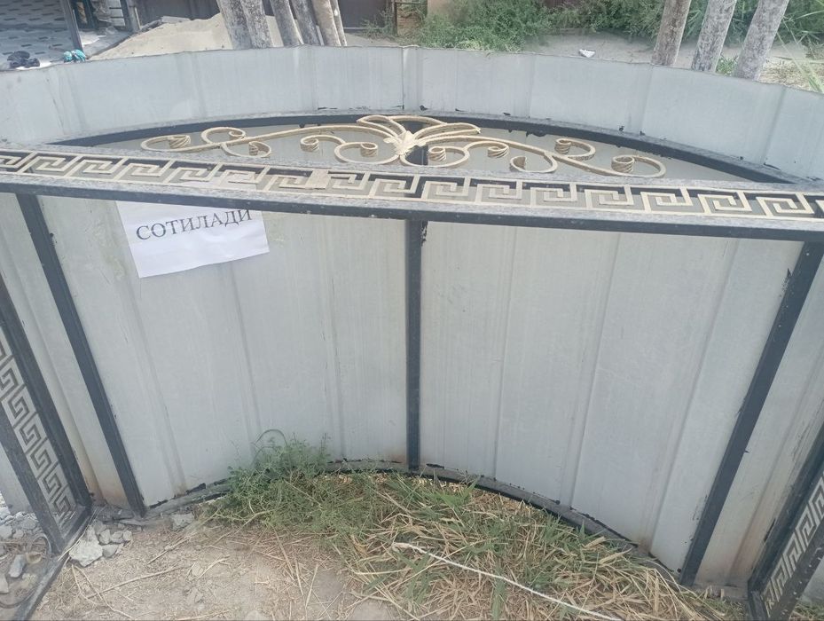 Эшик устига соябон (козерок) сотилади.