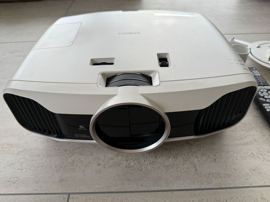 Домашний кинотеатр Epson TW8100 FHD 4K 3D Срочно Дёшево идеал!