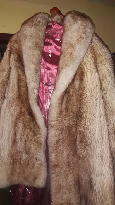 Haina scurta blana superba