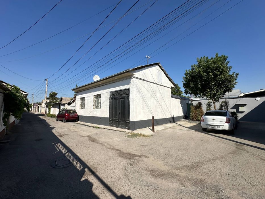 Shahar markazida uy sotiladi!