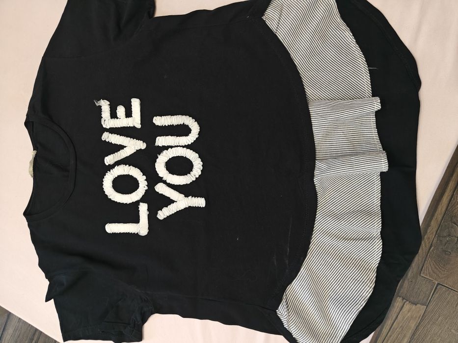 Продавам блуза с къс ръкав