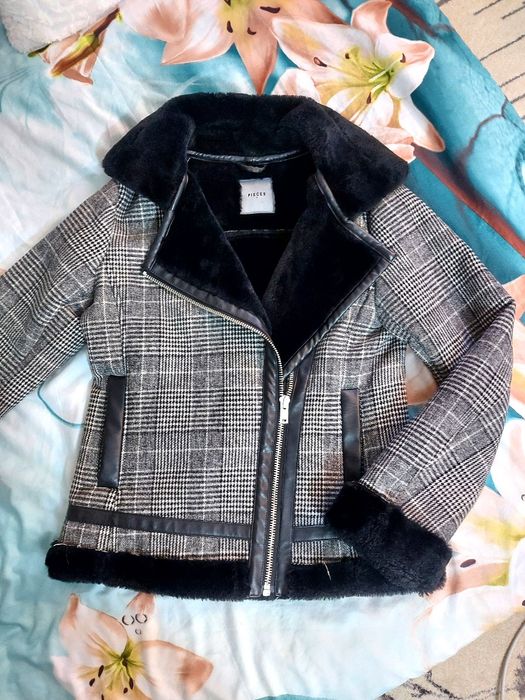 Уникално палто на марката PIECES