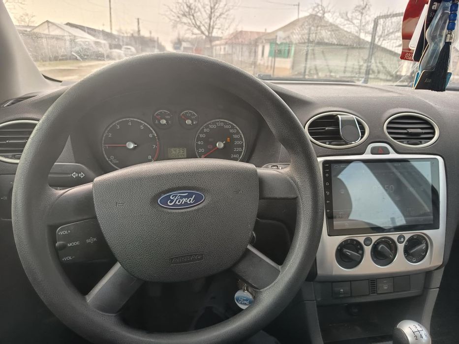 Vând Ford Focus 2 hatchback