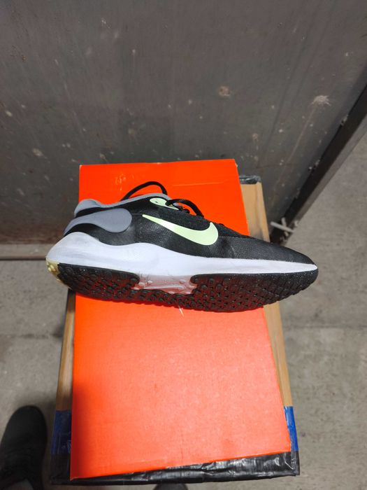 Маратонки      Nike