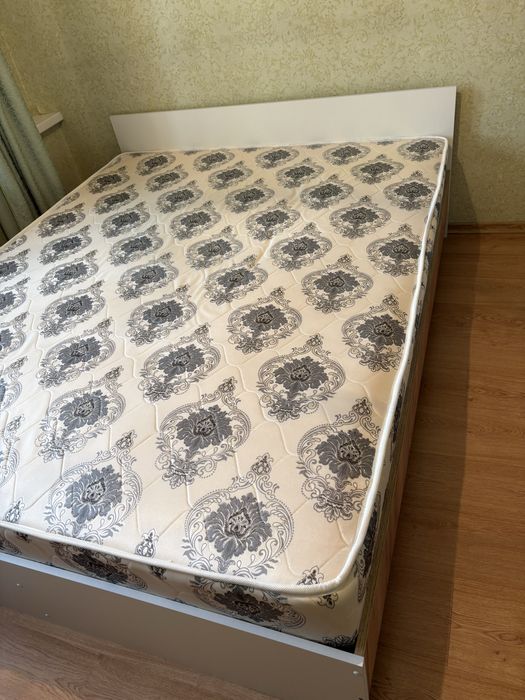 Кровать двуспальная