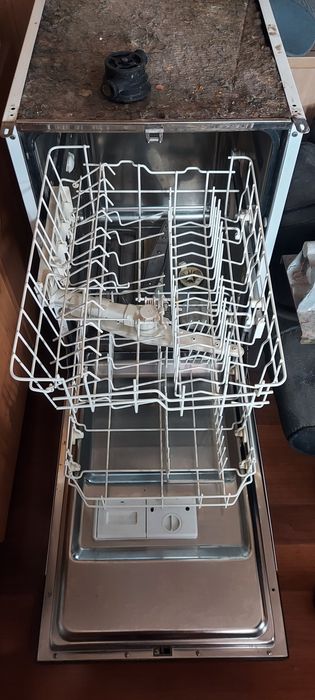 Продаю посудомоечную машину