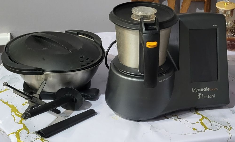 Продаётся кухонный комбайн