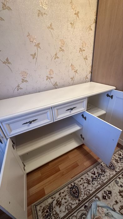 Продам комод белый в хорошем состояний