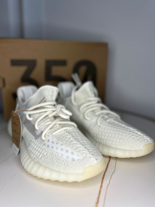 Adidasi Yeezy Albi