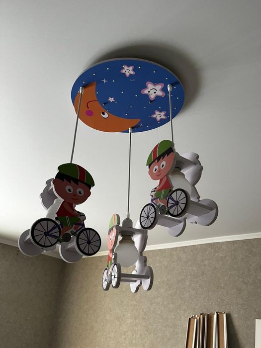 Продам люстру 5000тг