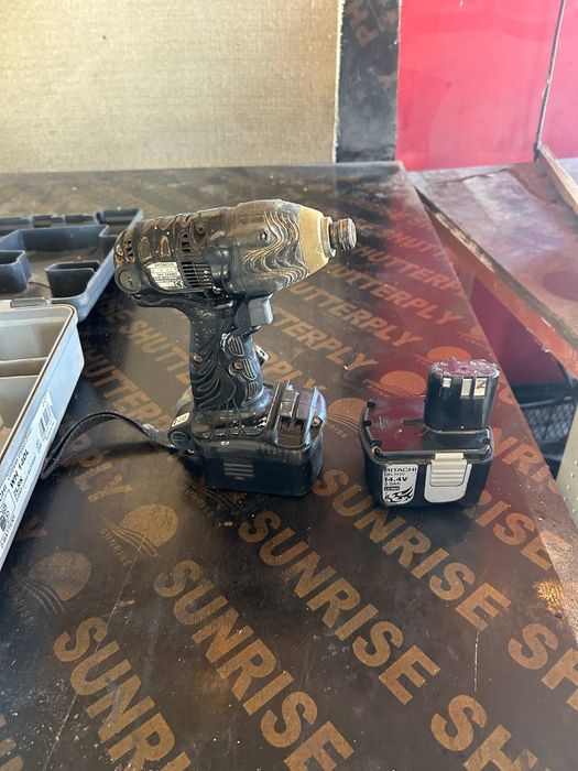 Инпактор инпакт драйвър Хитачи HITACHI HI KOKI японски литиева батерия