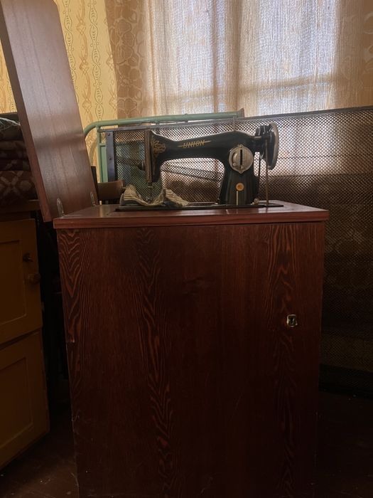 Шевна машина шкаф - антика