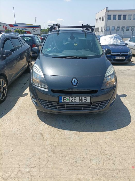 Vând porbaj plafon dedicat Renault Grande scenic 3 aproape nou cu antifurt integrat preț fix 300lei ridicare de la domiciliu nu se mai afla pe masina