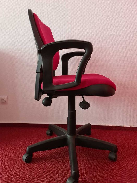 Scaun si masa de birou original Steelcase, rosu