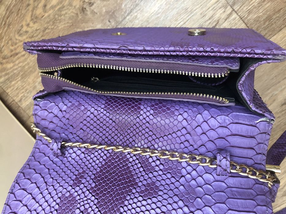 Сумка. Фиолетого цвета под питон