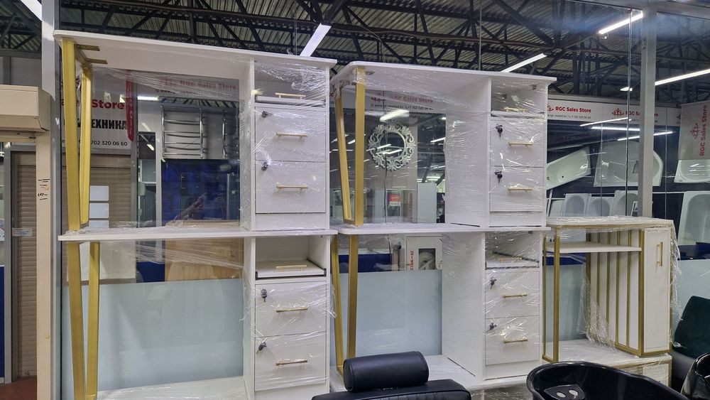 Маникюрные столы в наличии