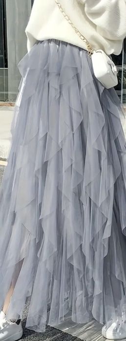 Дамска пола в сиво, цена 25 евро