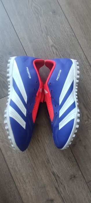 Ghete fotbal Adidas predator