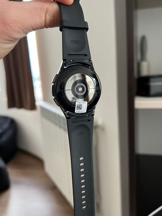Часовник Samsung Galaxy Watch4, 42mm, BT, Classic Черен Като Чисто Нов