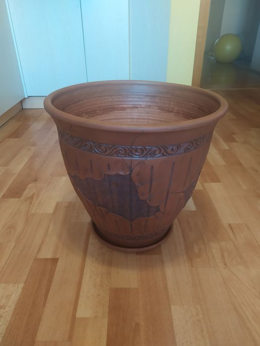 Горшок большой для растений