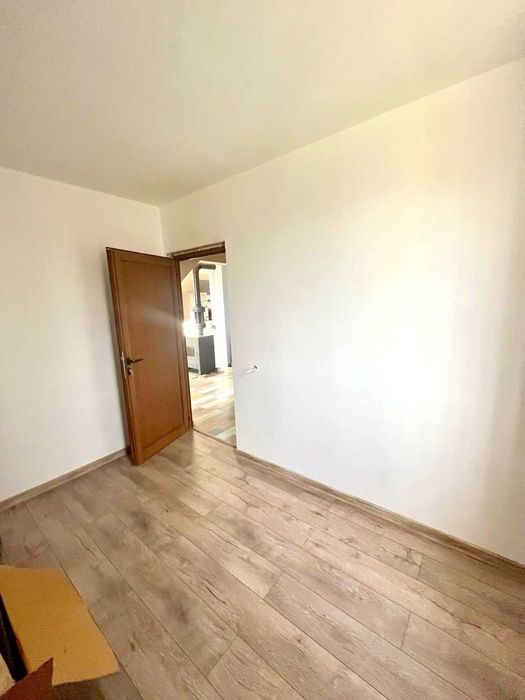 Продава къща в с. Лесново