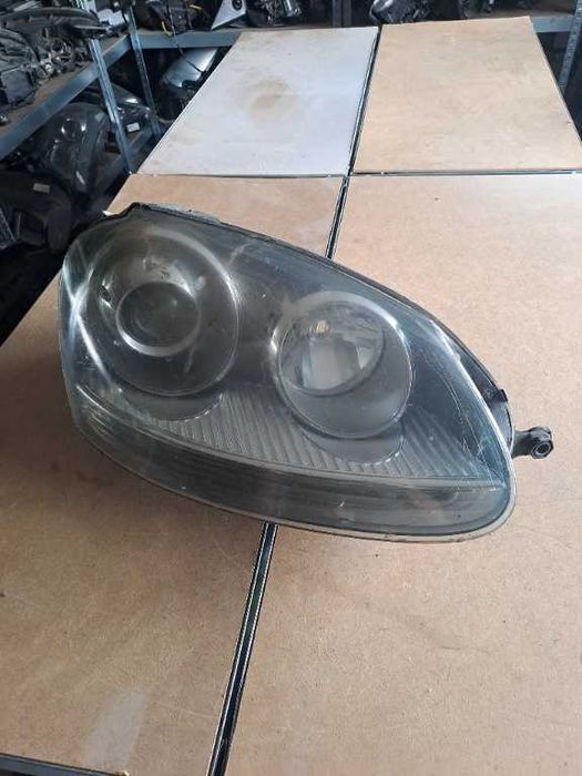 Far dreapta VW Golf 5 cu xenon cod 1K6941032