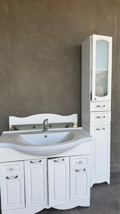 Раковина с зеркалом