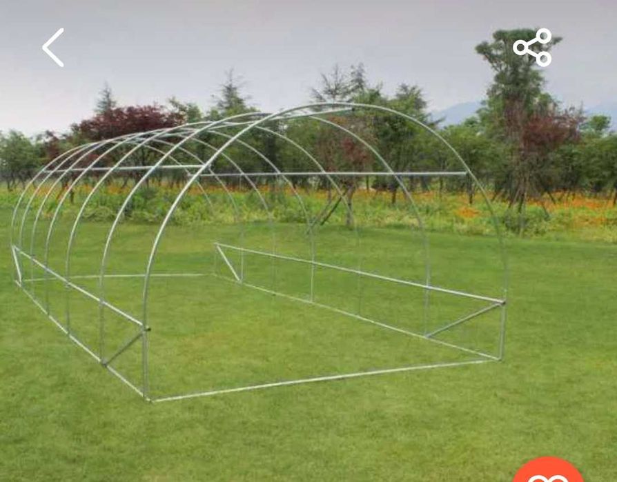 Оранжерия 6х3х2м с метална конструкция и покривало.