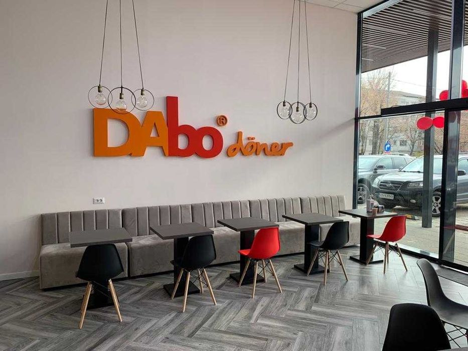 Mese, fotolii, bar, cafenea. restaurant, bistro, pizzerie, fast food