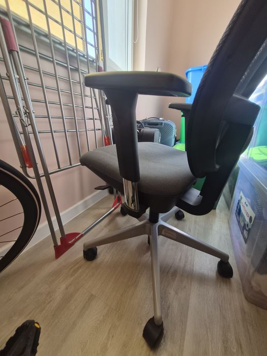 Продам офисное кресло
