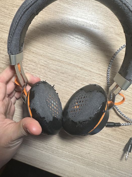 Продаются  наушники для компьютера