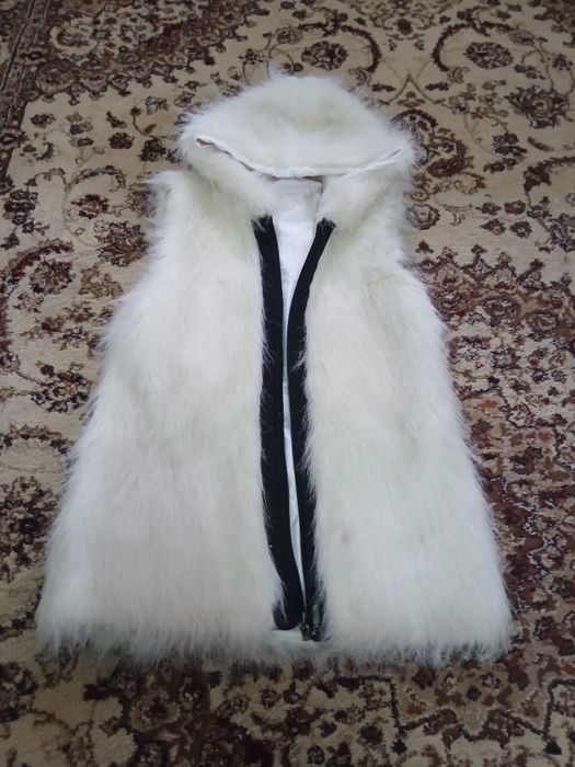 Продаю без рукавку  осень весна вариант