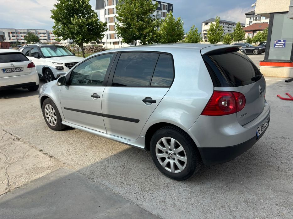 Vând golf 5 -1,6 benzină an 2004