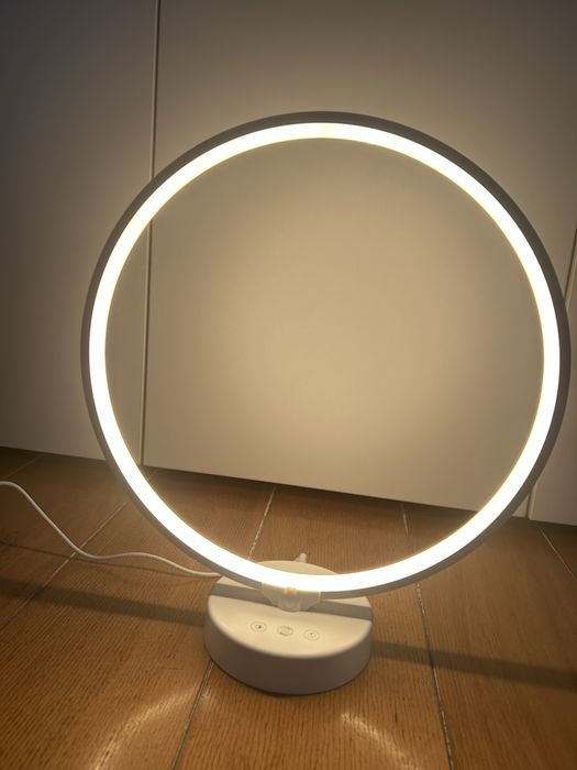 Lampă de masă modernă
