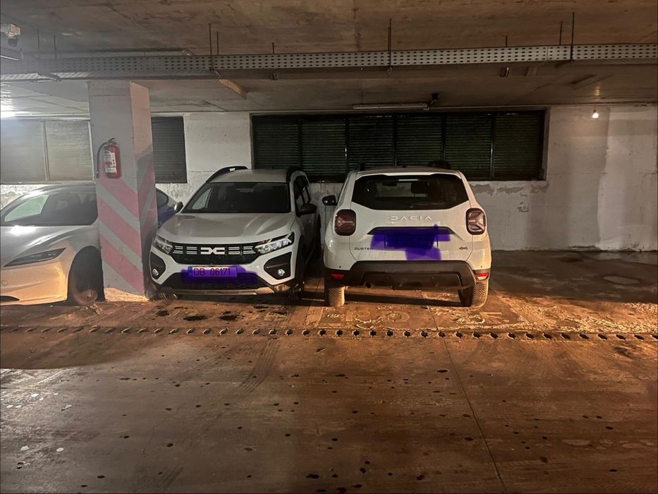 Se închiriază apartament 2 camere mobilat, cu 2 locuri parcare demisol